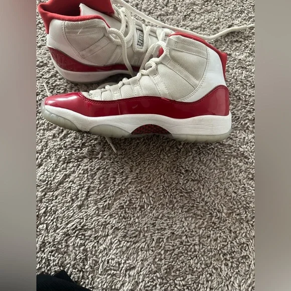 Air Jordan retro cherry used - Picture 3 of 5